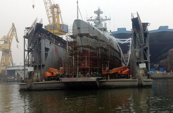 Hiện nay, 2 nhà máy đóng tàu Hudong-Zhonghua (tại Thượng Hải) và Hoàng Phố (Quảng Châu) thực hiện đóng mới 20 tàu Type 056 với tốc độ “vũ bão”. Từ tháng 5/2012-2/2013, 2 nhà máy đã khởi đóng 11 chiếc, trong đó 1 chiếc số hiệu 582 đã hoàn thiện và đưa vào phục vụ. Một chiếc khác số hiệu 596 đang chạy thử nghiệm, số còn lại có lẽ sẽ sớm hạ thủy ngay trong năm 2013.